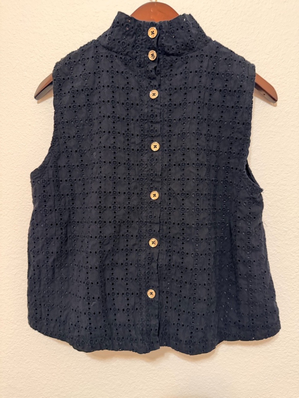 BURU black eyelet mockneck sleeveless cotton top, lined, back buttons - Picture 7 of 12